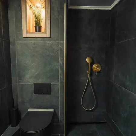 Individualliving 1 Excellent Location !!! *
