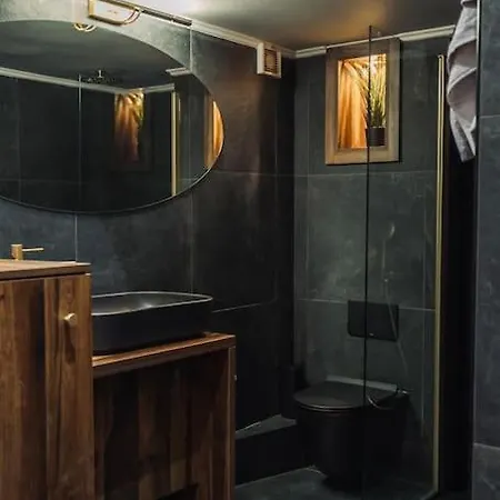 Individualliving 1 Excellent Location !!! * سالونيك